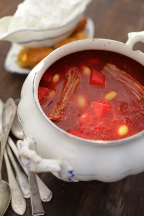 Red borsch with family nuances