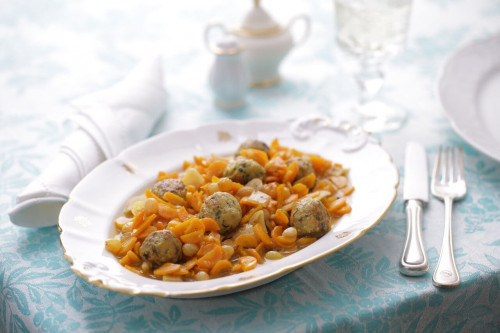 Tzimmes with chicken meatballs